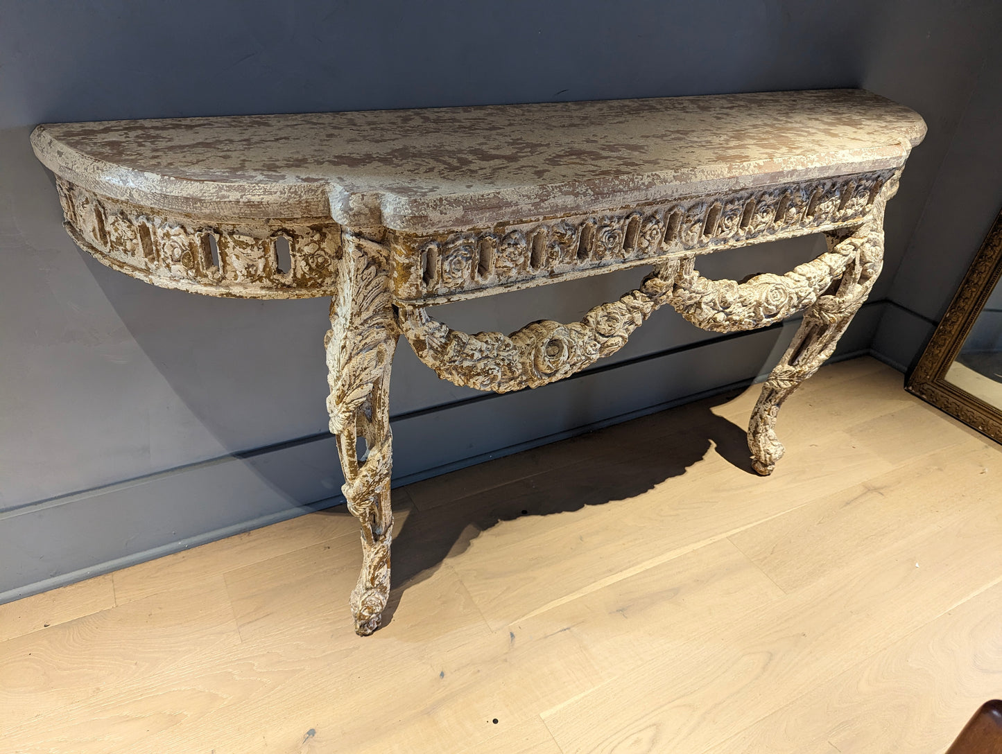 Console wall mounting, crackling plaster and gold remnants