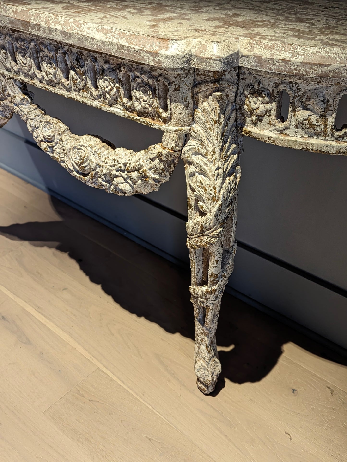 Console wall mounting, crackling plaster and gold remnants