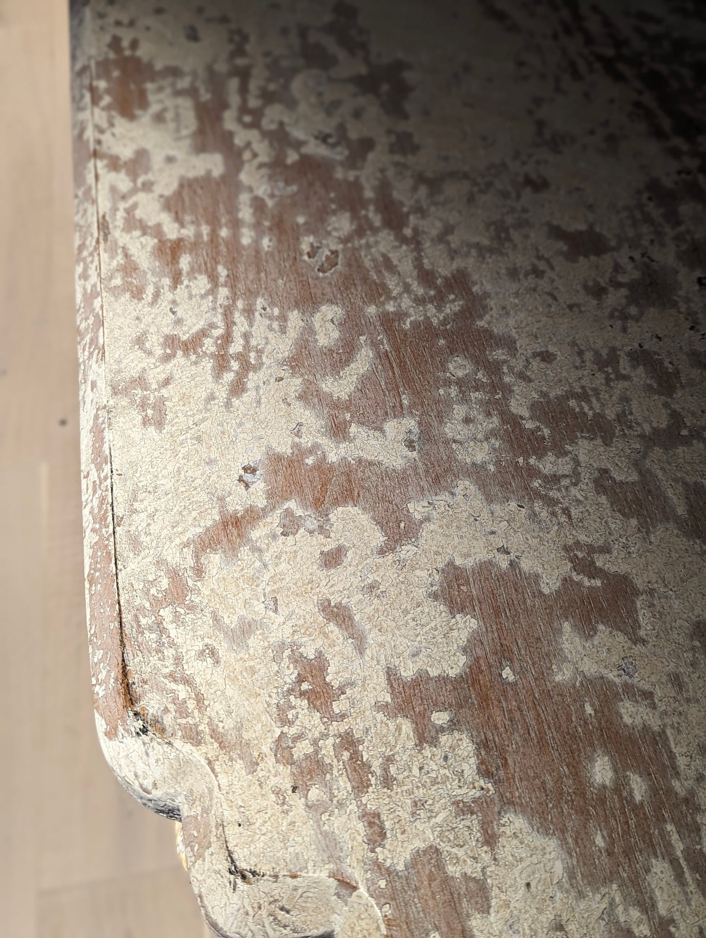 Console wall mounting, crackling plaster and gold remnants