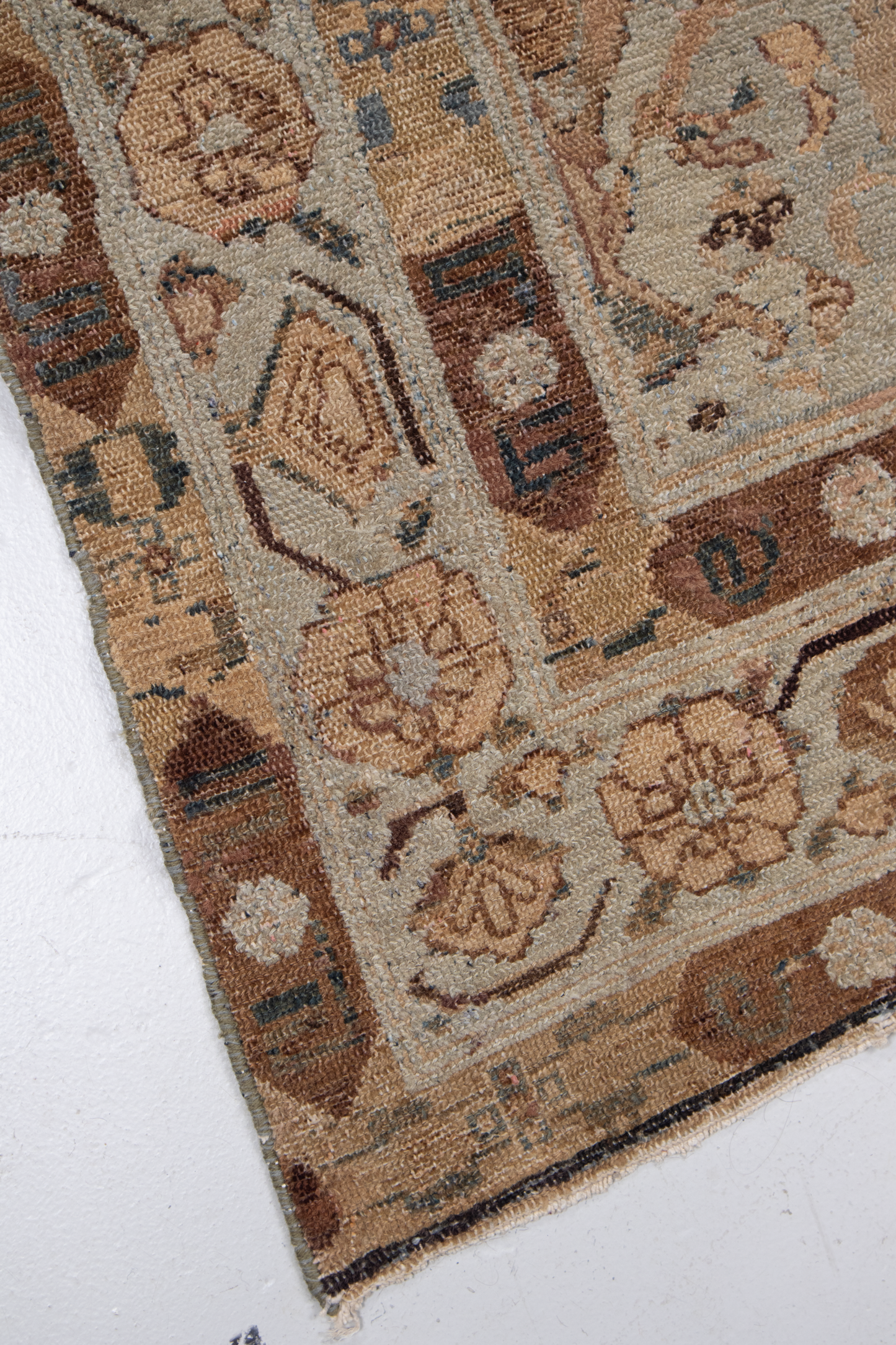 Persian R2696