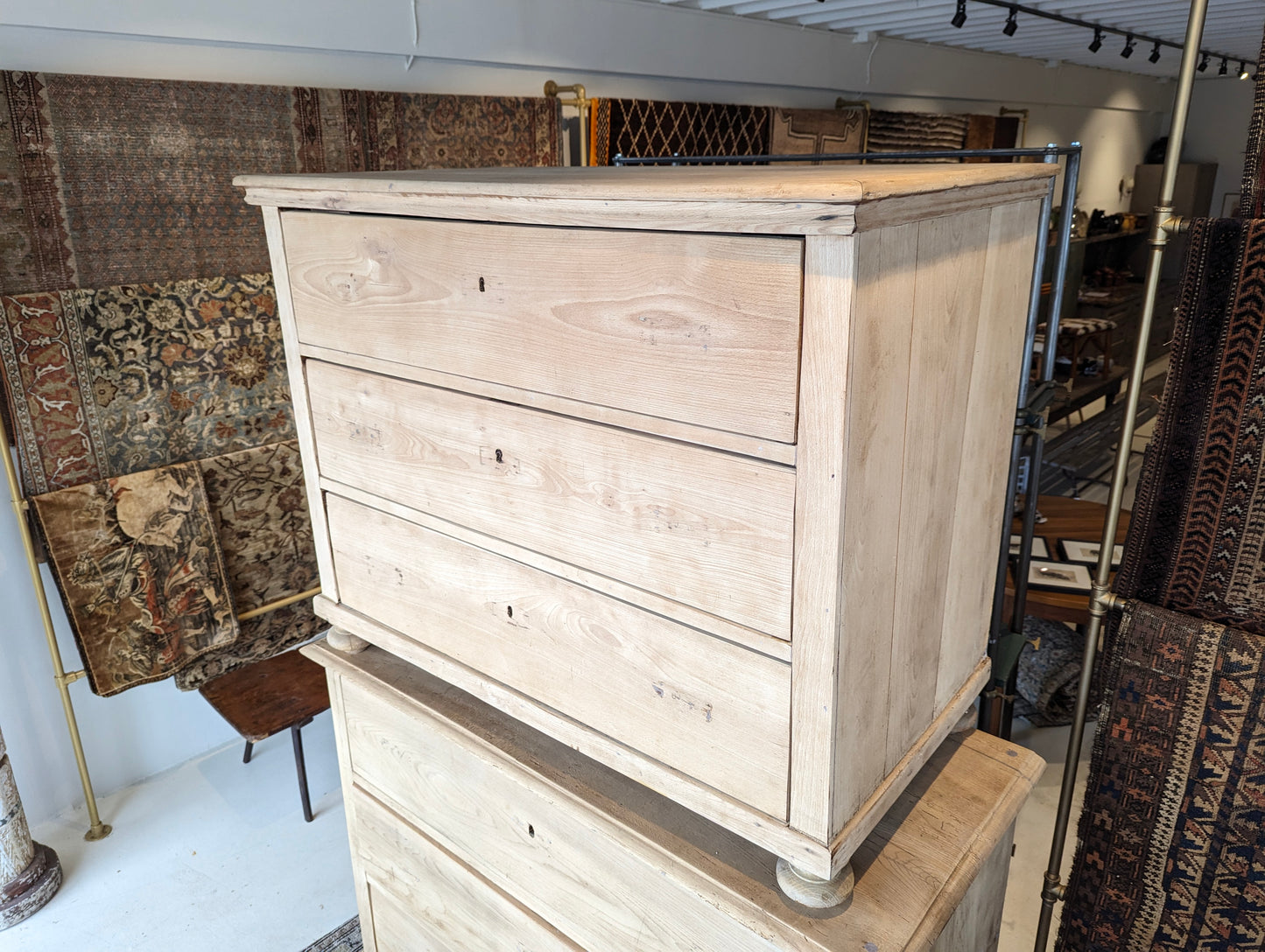 Chest of drawers, , bun feet oak