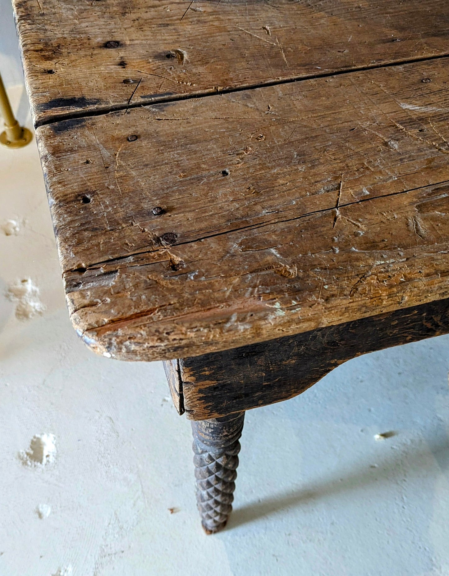 farm Table, diamond patterned turned legs F170