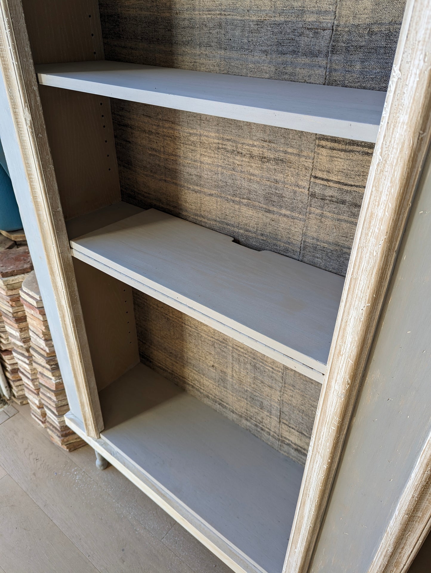 Bookshelf blue/grey and white patina cabinet on six legs