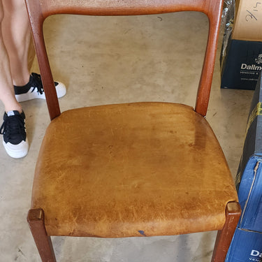 Chair F011